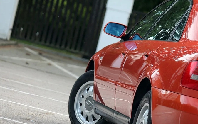 Audi A4 cena 12900 przebieg: 125000, rok produkcji 2000 z Biecz małe 596